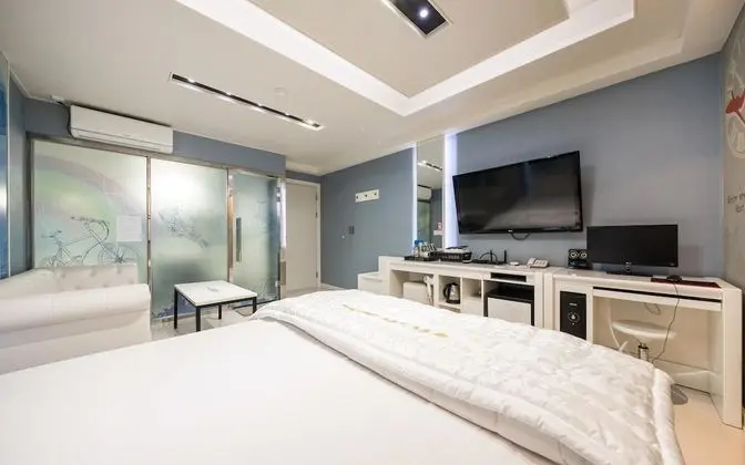 Oda (Special Room (Netflix Available Batht)