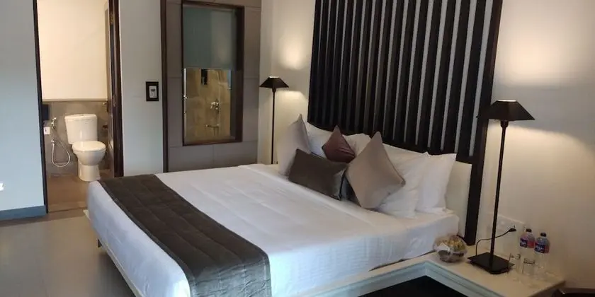 Luxury Oda, 1 En Büyük (King) Boy Yatak, Havuz Manzaralı