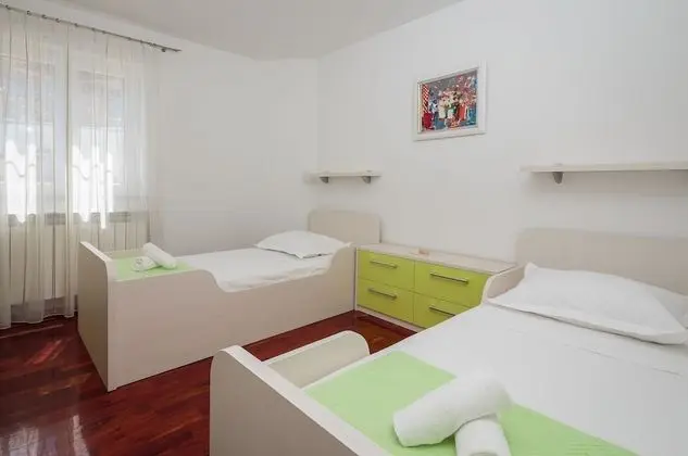 Ev (Andre - swimming pool - H(6+2))