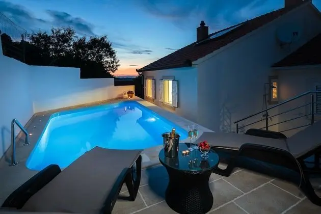 Ev (Andre - swimming pool - H(6+2))