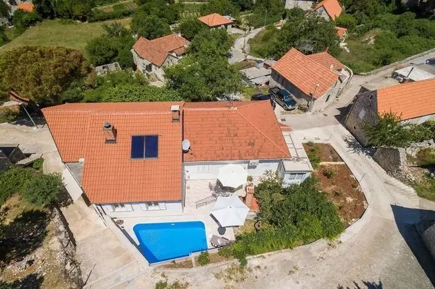 Ev (Andre - swimming pool - H(6+2))