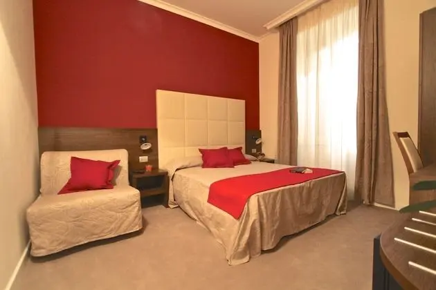 Tek Büyük veya İki Ayrı Yataklı Oda (with extra bed)