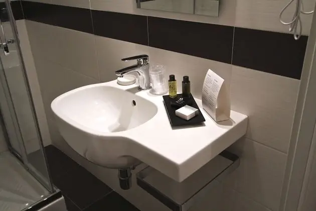 Tek Büyük veya İki Ayrı Yataklı Oda (with extra bed)