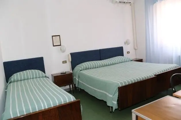 Üç Kişilik Oda