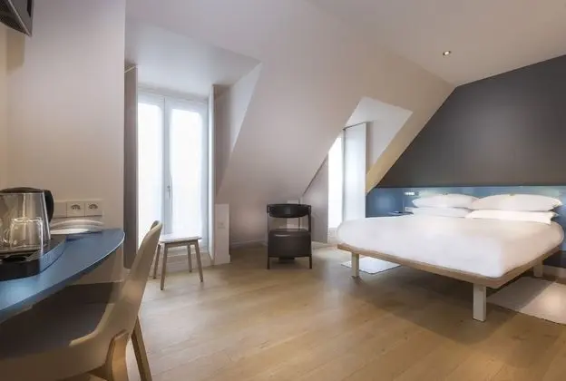 Deluxe Tek Büyük Yataklı Oda, Balkon, Executive Katı (top floor)