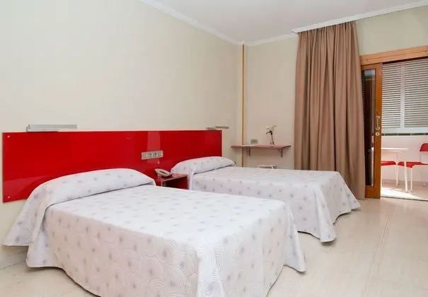 Tek Büyük Yataklı Oda (Interior)