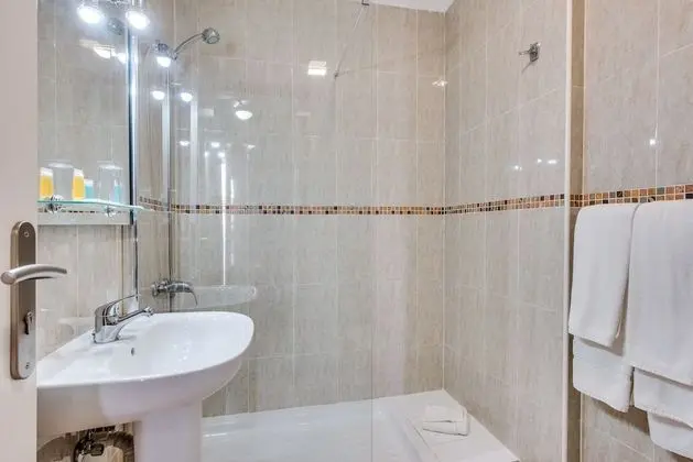 Tek Büyük Yataklı Oda (Interior)