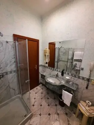 Üç Kişilik Oda