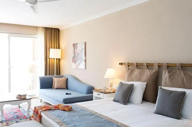https://images.odamax.com/img/1024x768/odamax/image/upload/Andriake_Beach_Club_Hotel_202604280758436_ROOMS_8526.jpg
