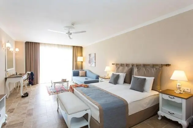 https://images.odamax.com/img/1024x768/odamax/image/upload/Andriake_Beach_Club_Hotel_202604280759309_ROOMS_8512.jpg