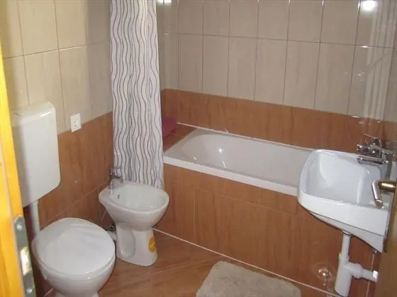 Ev (Andro - with parking - H(8))