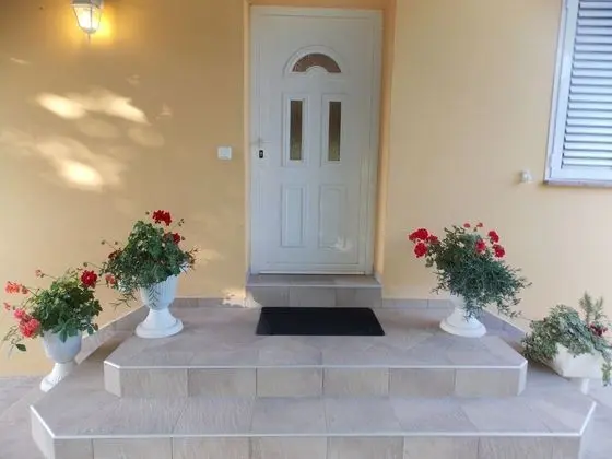 Ev (Andro - with parking - H(8))