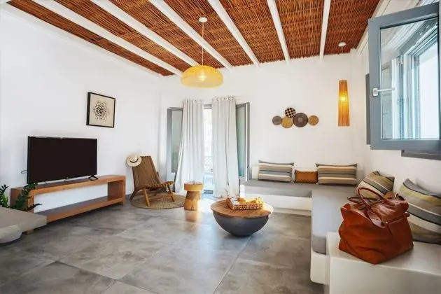 Perseus Apartment