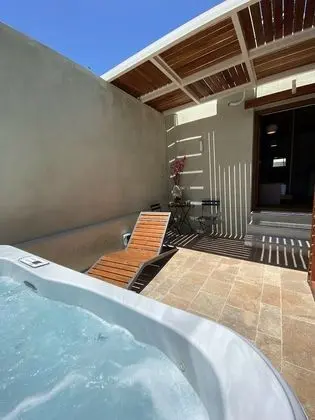 Honeymoon Süit, Sıcak Su Havuzu