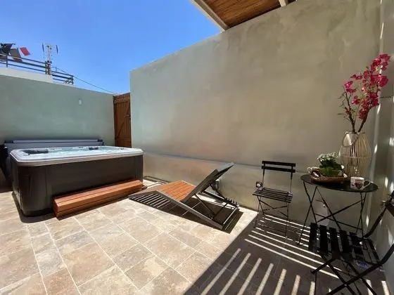 Honeymoon Süit, Sıcak Su Havuzu