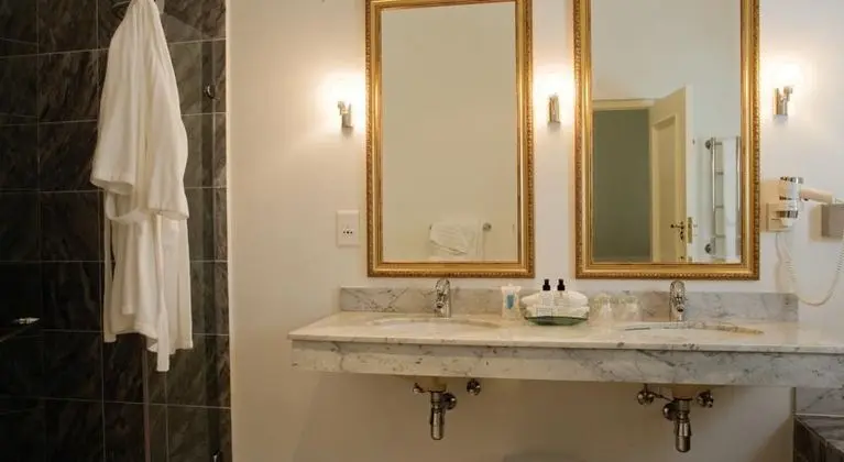 1 Çift Kişilik Veya 2 Tek Kişilik Yatak Luxury