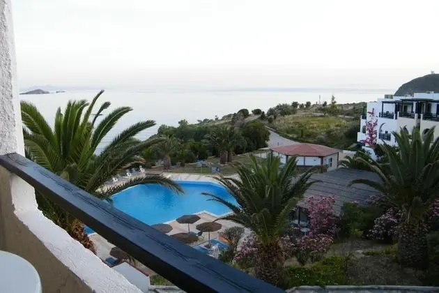 Tek Büyük veya İki Ayrı Yataklı Oda, Kısmi Deniz Manzaralı
