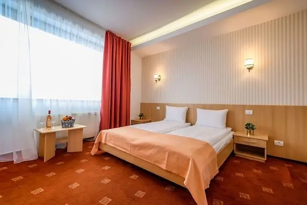 Basic Tek Büyük veya İki Ayrı Yataklı Oda