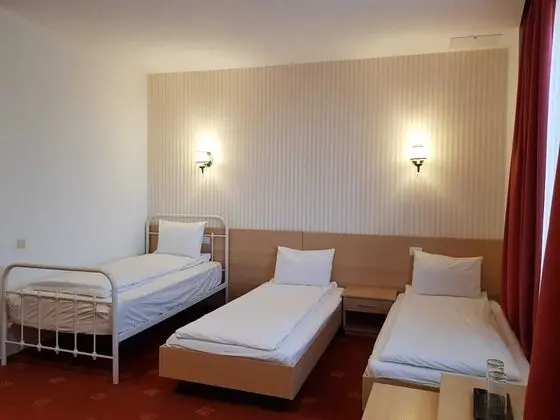 Basic Üç Kişilik Oda