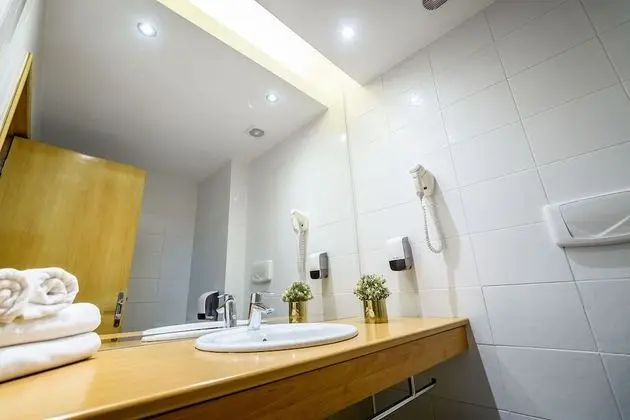 Basic Üç Kişilik Oda