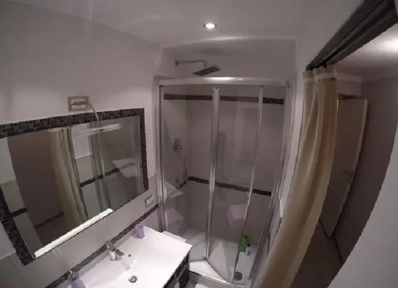 Family Oda, Özel Banyo (external)