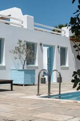 Villa (Skiron)