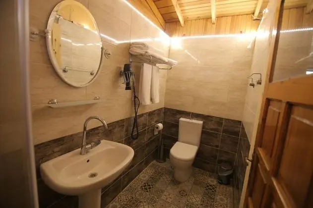 Aile Odası, Bahçe Manzaralı