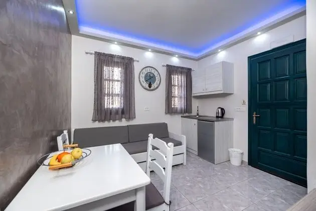 Üç Kişilik Oda