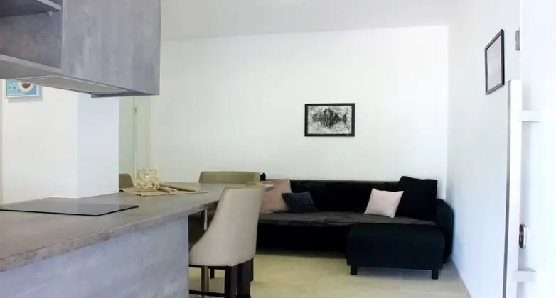 Deluxe Apart Daire, 1 Büyük (Queen) Boy Yatak ve Çekyat, Balkon/Veranda, Bahçe Manzaralı