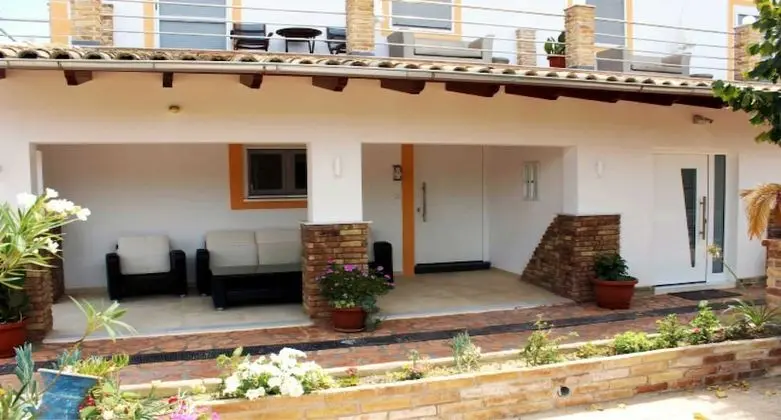 Deluxe Apart Daire, 1 Büyük (Queen) Boy Yatak ve Çekyat, Balkon/Veranda, Bahçe Manzaralı