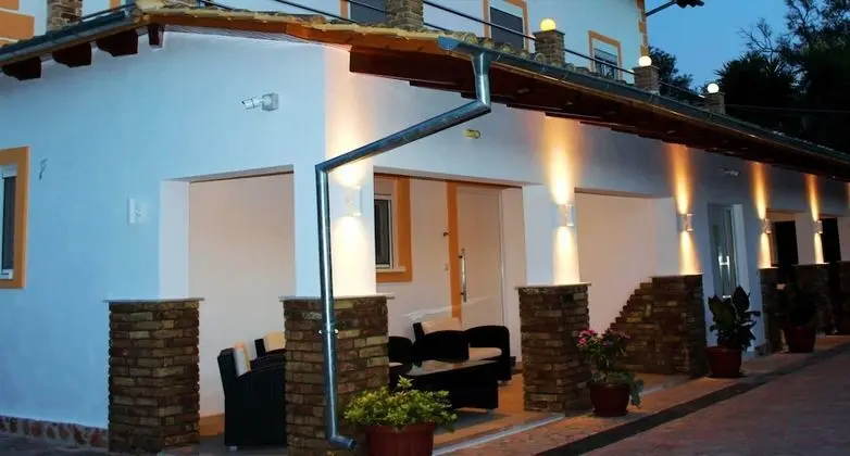 Deluxe Apart Daire, 1 Büyük (Queen) Boy Yatak ve Çekyat, Balkon/Veranda, Bahçe Manzaralı