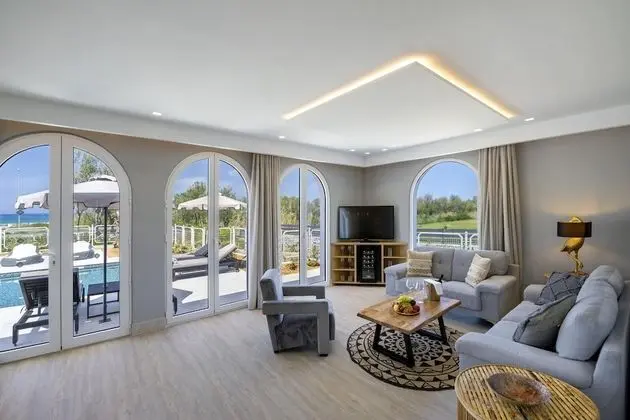 Grand Villa