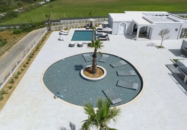 Grand Villa