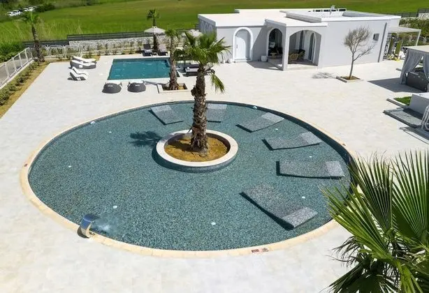 Grand Villa