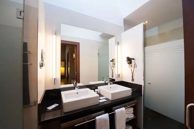 Standard Tek Büyük Yataklı Oda (with Extra Bed, 2 Adults + 1 Child)