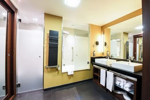 Standard Tek Büyük Yataklı Oda (with Extra Bed, 2 Adults + 1 Child)