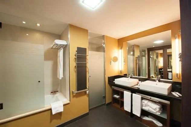 Tek Büyük Yataklı Oda (with Extra Bed)