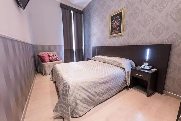 Tek Büyük Yataklı Oda, Ek Bina