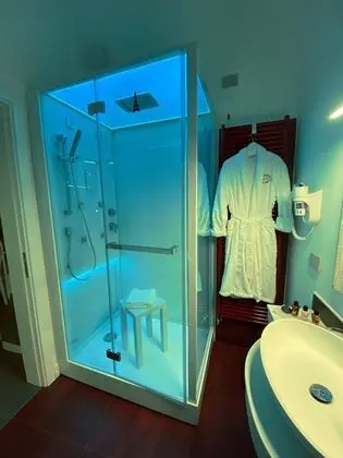 Luxury Tek Büyük Yataklı Oda