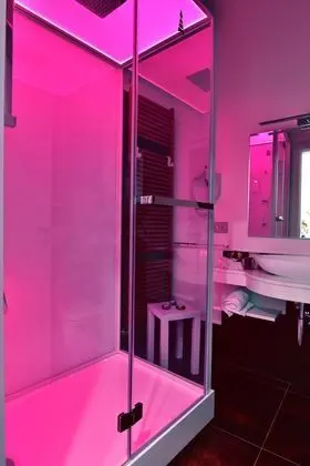 Luxury Tek Büyük Yataklı Oda