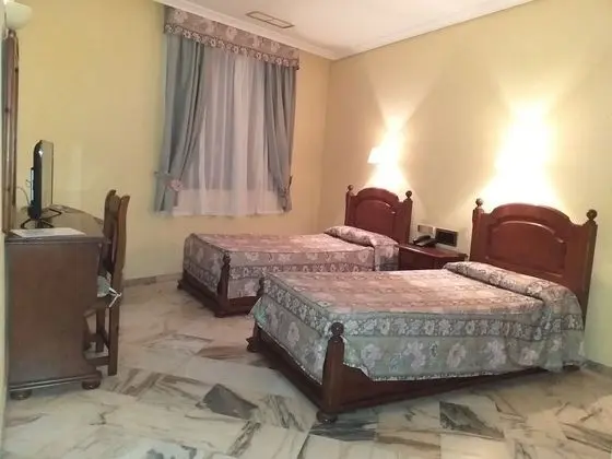 Büyük Yataklı Tek Kişilik Oda