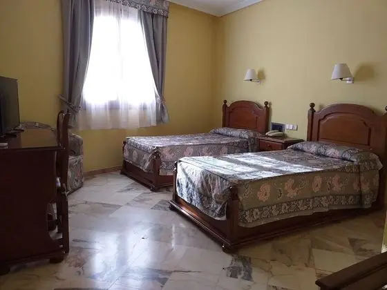 Büyük Yataklı Tek Kişilik Oda