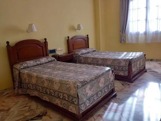 Büyük Yataklı Tek Kişilik Oda