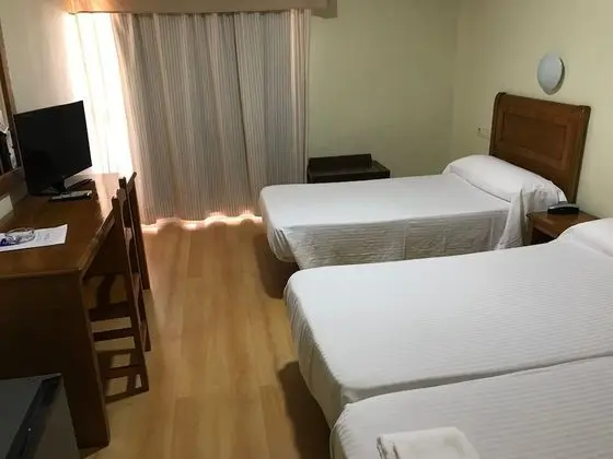 Üç Kişilik Oda