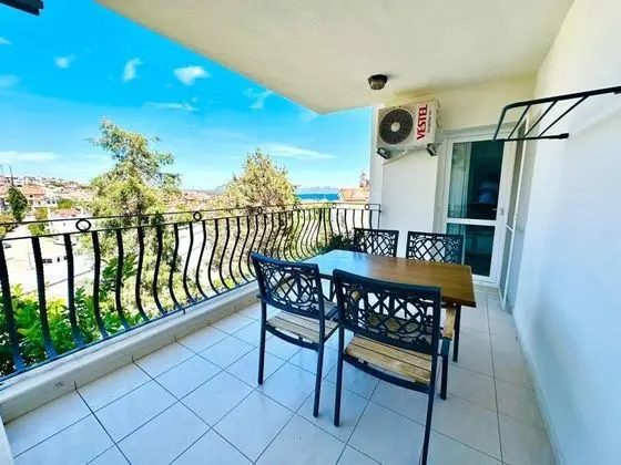 Aile Odası, Deniz Manzaralı, Balkonlu