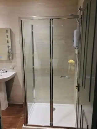 Oda, 1 En Büyük (King) Boy Yatak (Feature)