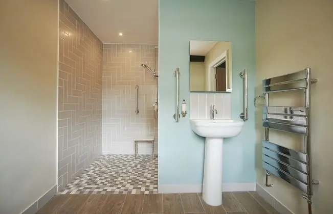 Oda, 1 En Büyük (King) Boy Yatak (Feature)