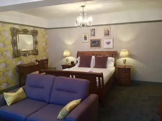 Süit, 1 En Büyük (King) Boy Yatak (Feature)