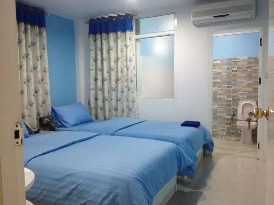 5 Bedrooms House