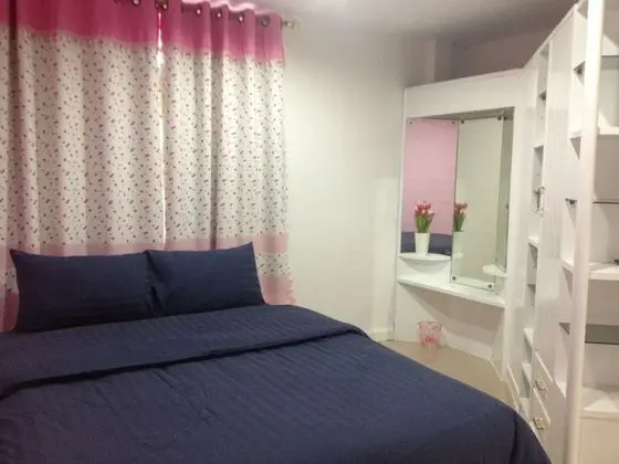 5 Bedrooms House